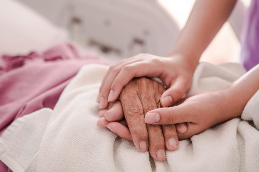 Hospice: How To Plan Appropriate End-of-Life Care If Your Loved One Shows Symptoms of Alzheimer’s